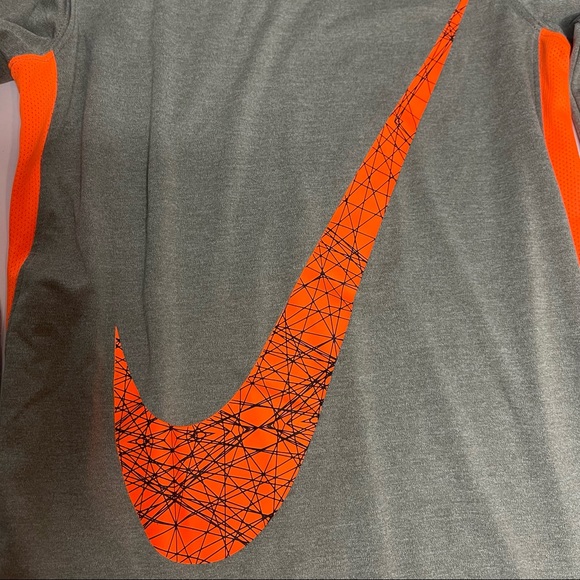 Boys Nike Long Sleeve Dri-Fit Swoosh Sports Athletic Tee M gray/orange - Picture 6 of 7
